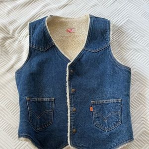 Cool vintage Sherpa lined Levi denim vest. Orange tag, in beautiful shape!